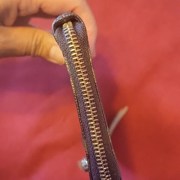 100% Authentic LOUIS VUITTON - Picture 8 of 9